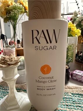 🍊NEW🍊Sugar RAW Coconut Mango Glow Body Wash - White & Orange